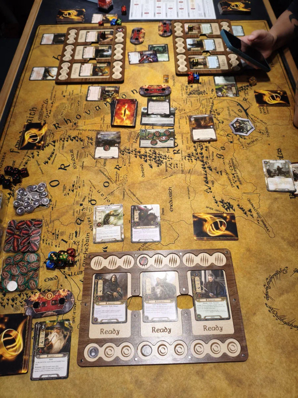 محتوا بازی فکری مدل باندل ارباب حلقه ها کارتی + افزونه یاران حلقه (The Lord of The Rings: The Card Game + The Fellowship of The Ring)